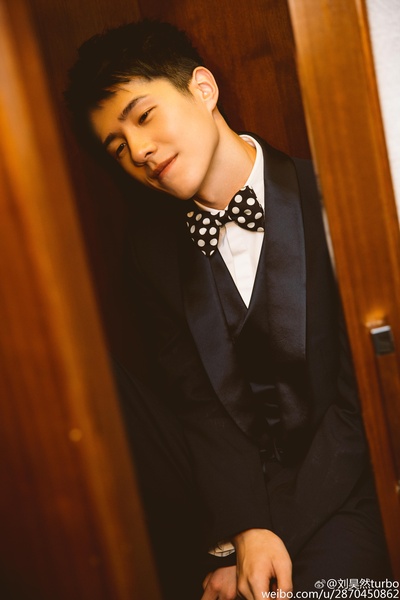 刘昊然的写真