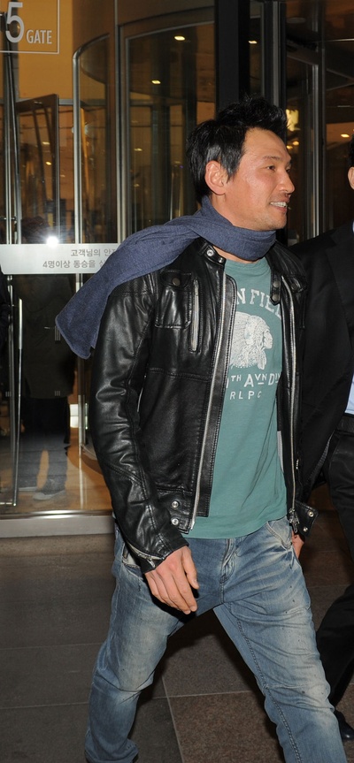 黄晸玟的写真-黄政民 Jeong-min Hw...