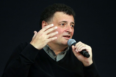 史蒂文·莫法特的写真