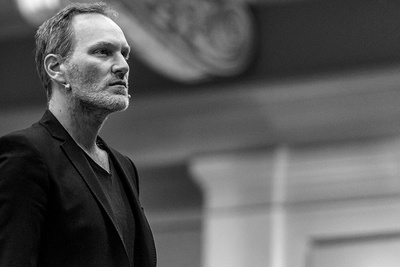 布莱恩·卡斯佩的写真