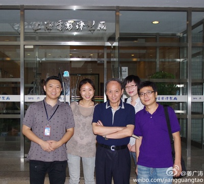 童自荣的写真-姜广涛（右一）老师与...