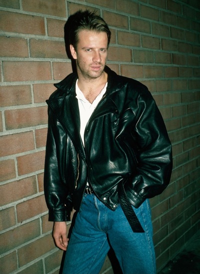 克里斯多弗·兰伯特的写真-身高腿长 当初把我迷...