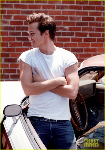 约翰尼·西蒙斯的写真