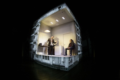 斯蒂芬·坎贝尔·莫尔的写真-Chimerica (2013)