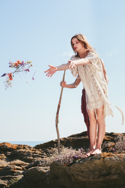 玛利亚·波兹哈娃的写真-《他是龙》