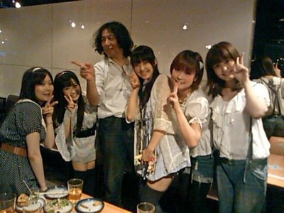 新房昭之的写真-从左到右分别为：永田...