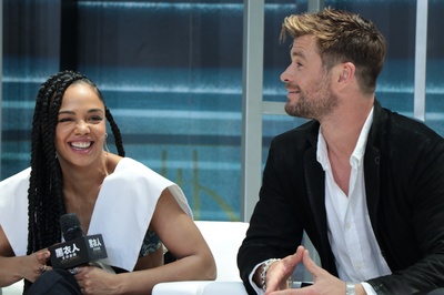 泰莎·汤普森的写真