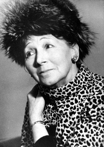 里娜·泽廖娜娅的写真