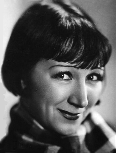 里娜·泽廖娜娅的写真