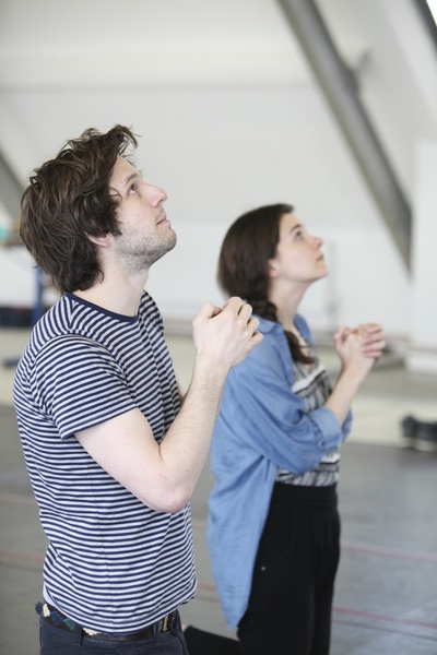 戴米恩·莫隆尼的写真-Tis Pity She's a Whor...