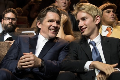 伊桑·霍克的写真-71届威尼斯电影节---...