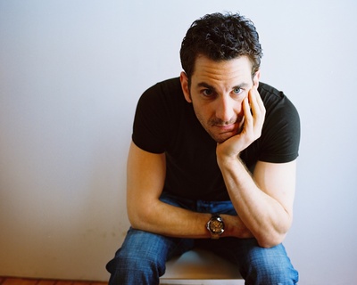 阿隆·艾布拉姆斯的写真