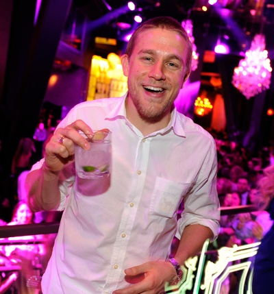 查理·汉纳姆的写真-Charlie Hunnam atte...