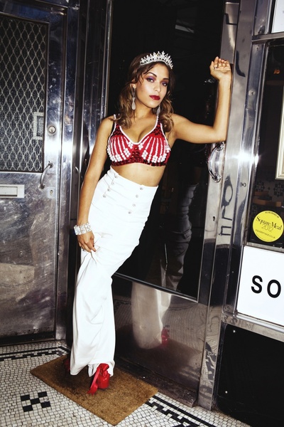 安东尼娅·托马斯的写真