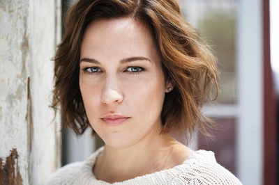 瑞贝卡·亨德森的写真