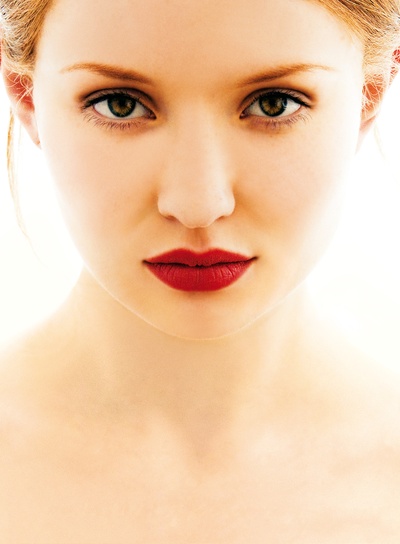 艾米莉·布朗宁的写真-https://movie.douban....