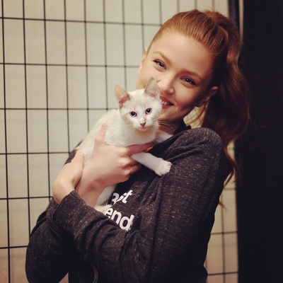 麦琪·格哈的写真