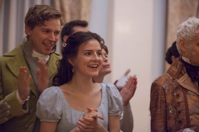 杰克·劳登的写真-as Nikolai Rostov in ...