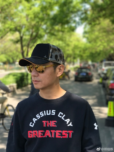 邢佳栋的写真-因一人恋一城