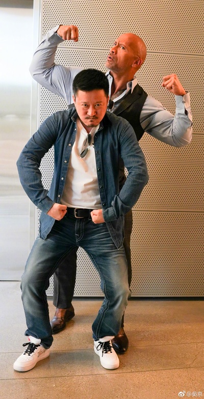 道恩·强森的写真-大猩猩与小猩猩