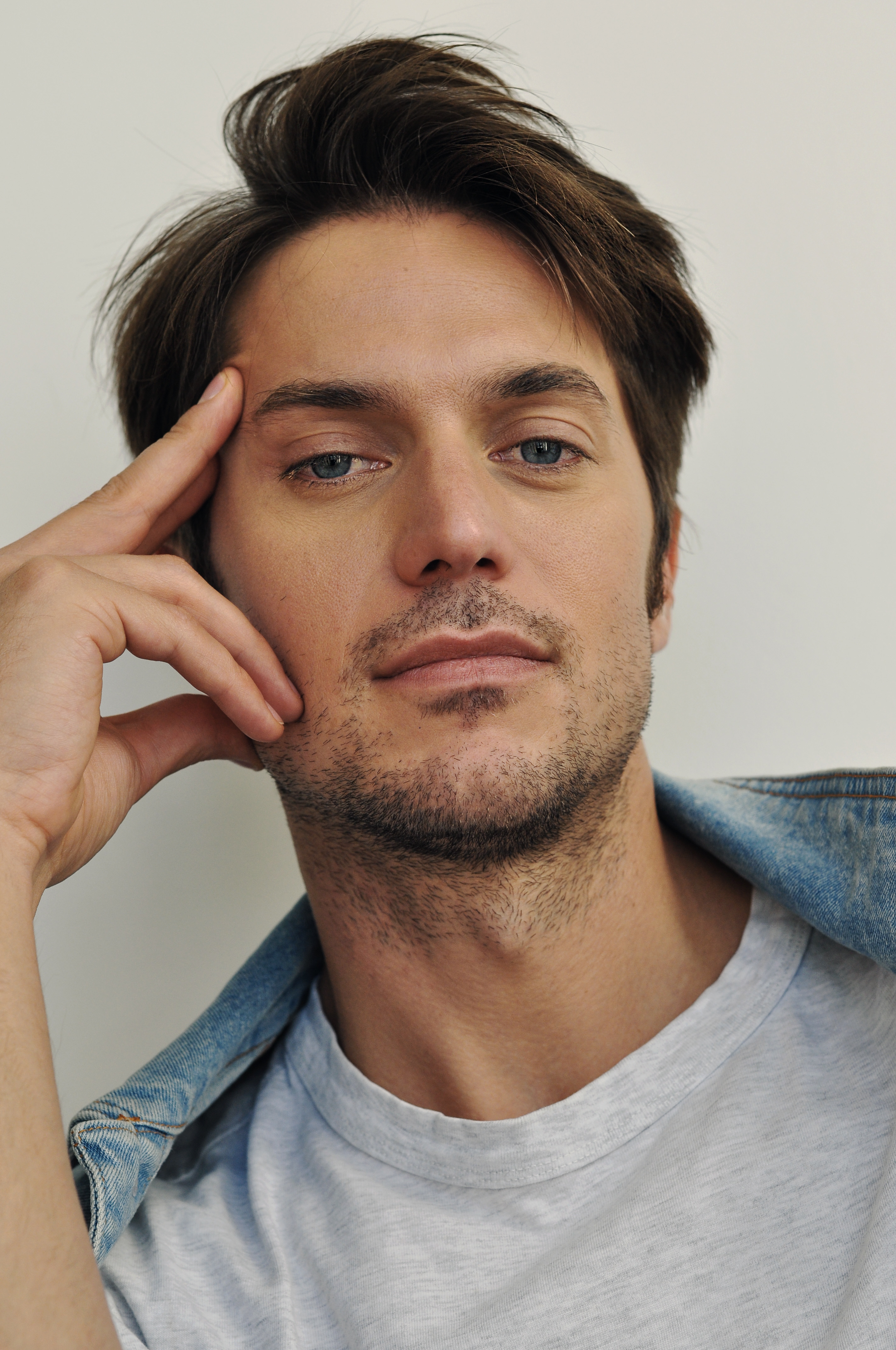 卢卡斯·布哈沃的写真