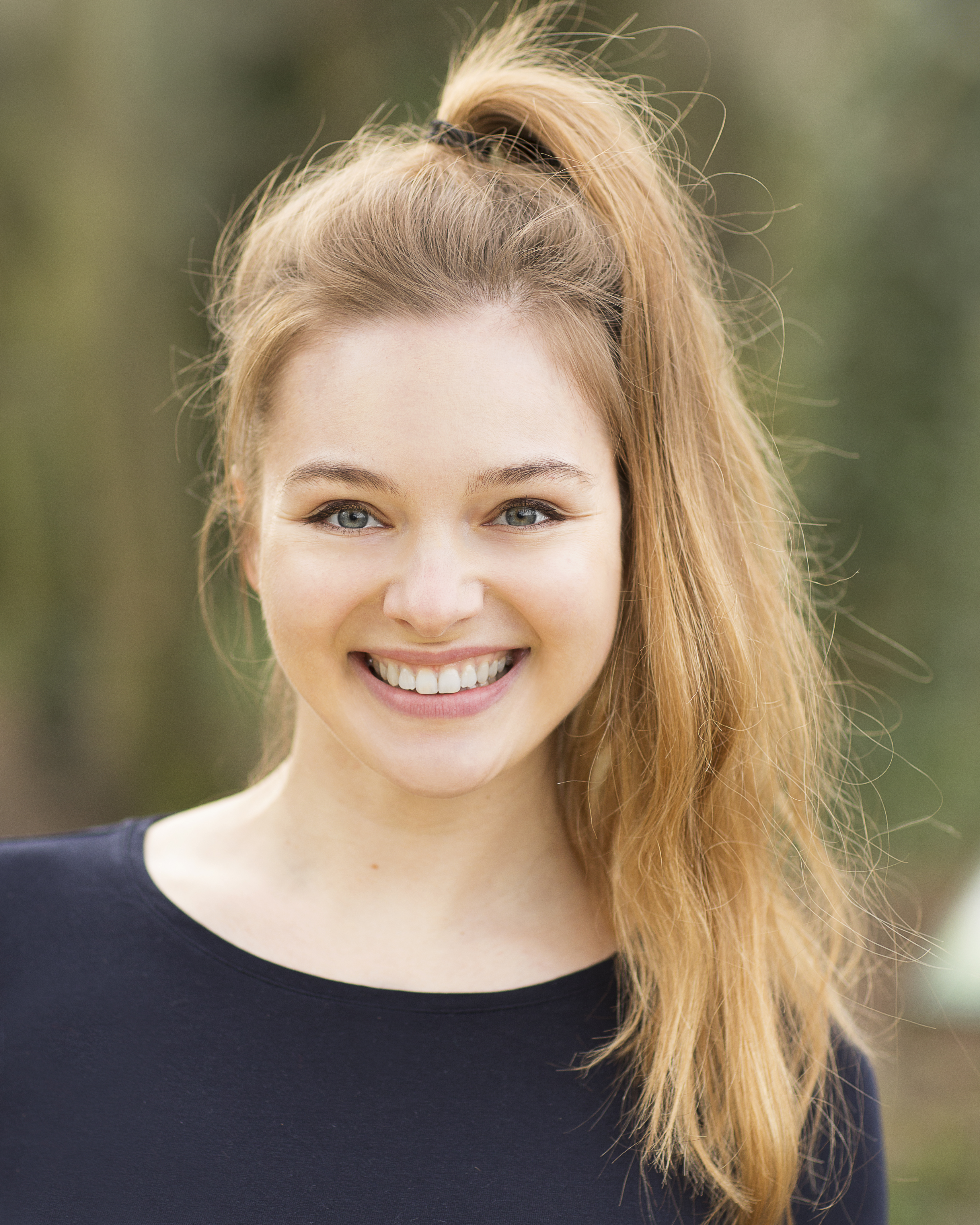 克洛伊·布耶斯的写真