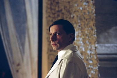 西蒙·迈克伯尼的写真