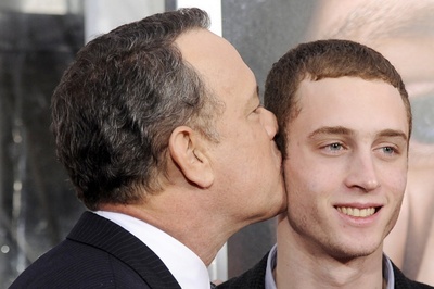 切特·汉克斯的写真-一家里目前颜值最高