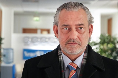 罗夫·凯尼斯的写真