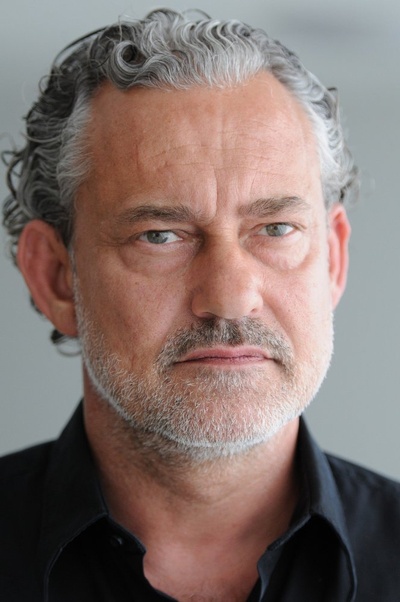 罗夫·凯尼斯的写真