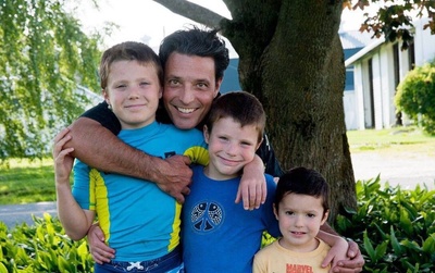 大卫道森的写真-刀疤哥Anthony和他的...