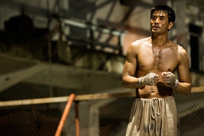 伍允龙的写真-尸城里的肌肉男