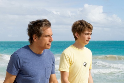 奥斯汀·艾布拉姆斯的写真