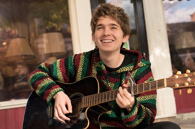 奥斯汀·艾布拉姆斯的写真