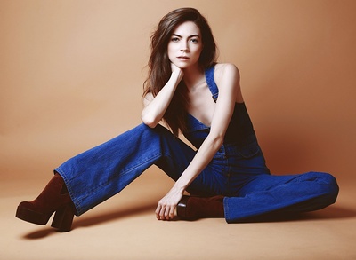 凯特琳·卡弗的写真