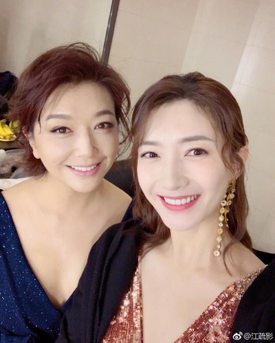 江疏影的写真-江疏影与江珊合照