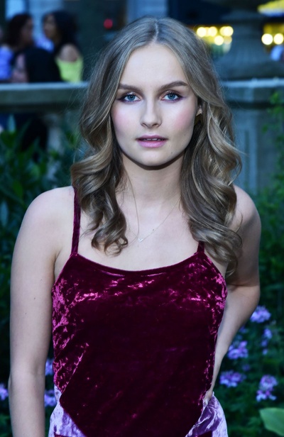 奥利维亚·德容格的写真