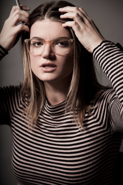 莱丝利·海德兰德的写真-作家 莱丝利·海德兰...