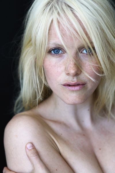 劳拉·布林的写真