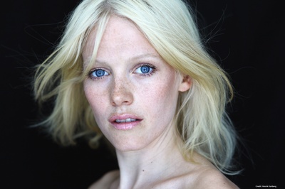 劳拉·布林的写真