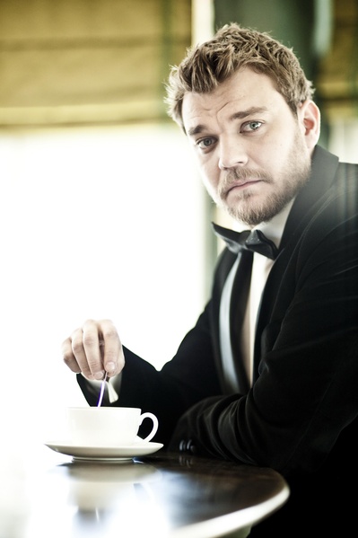 皮鲁·埃斯贝克的写真-也可以绅士