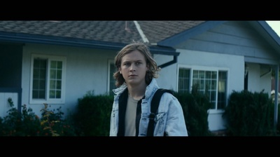 洛根·米勒的写真-好邻居 The Good Nei...