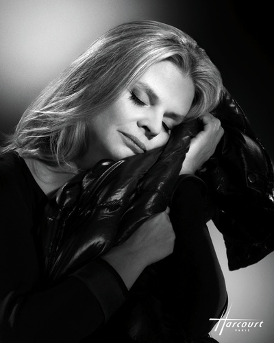 伊莎贝尔·南蒂的写真