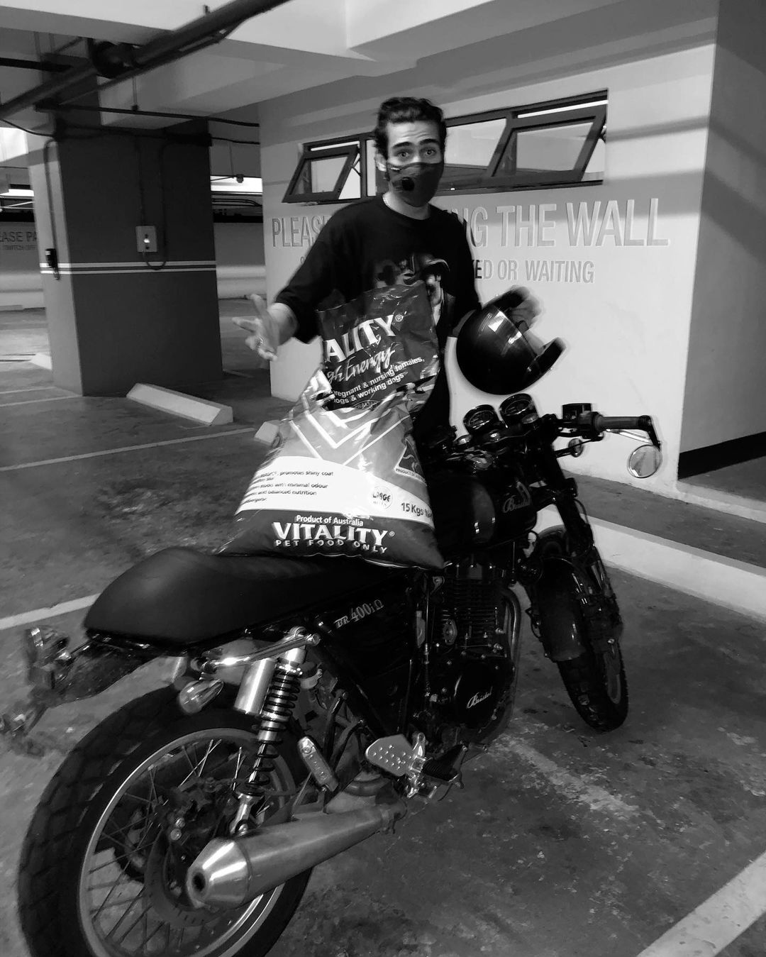 马可·加洛的写真-也是机车爱好者