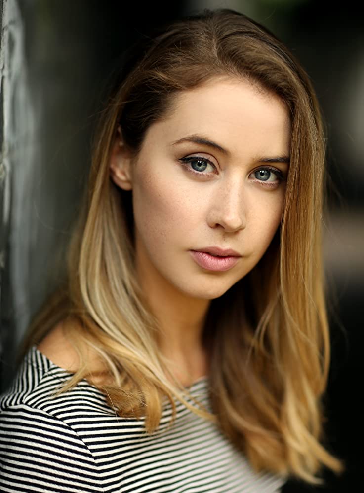 丽兹·金斯曼的写真