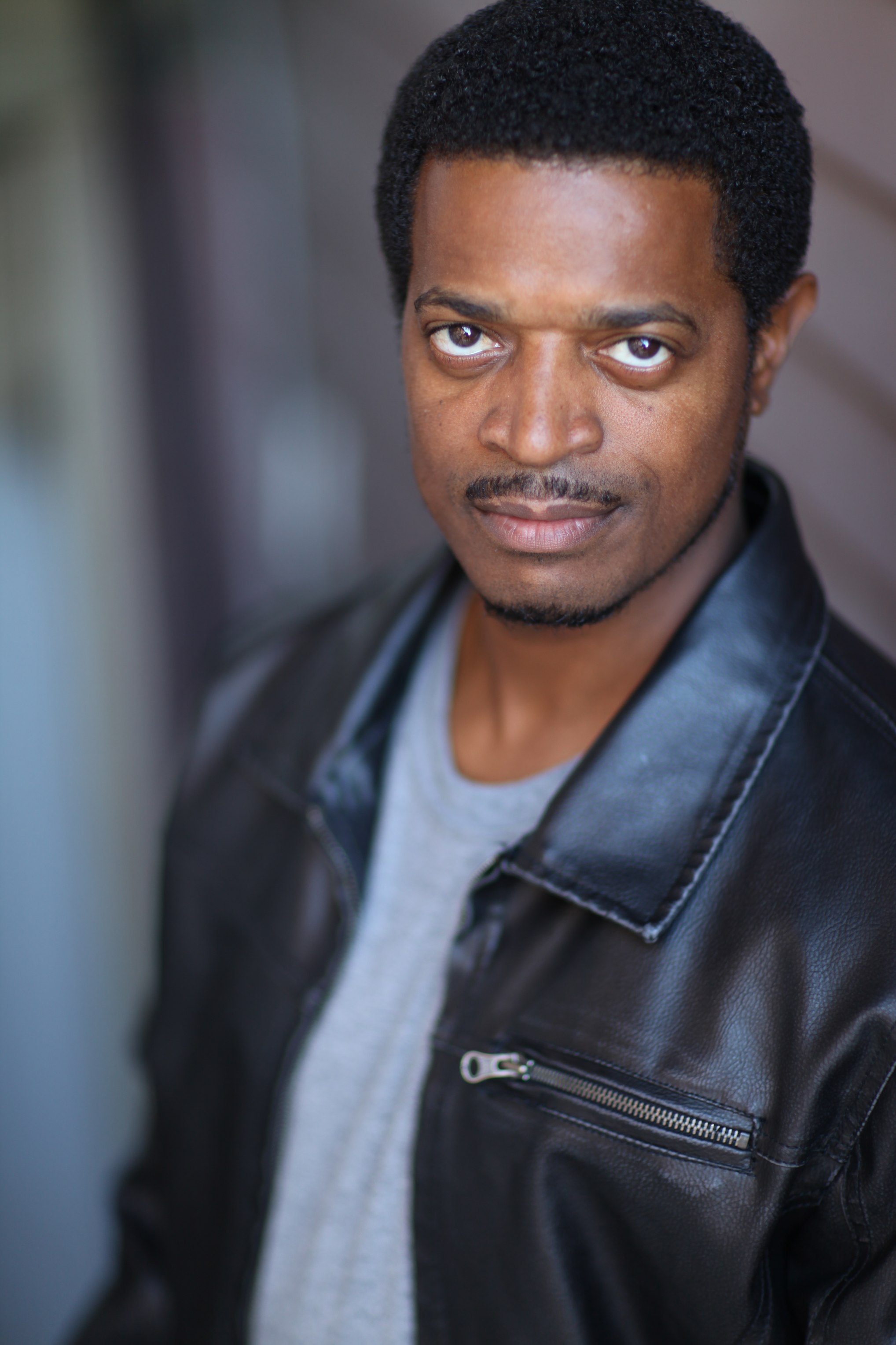 卢修斯·巴斯顿的写真