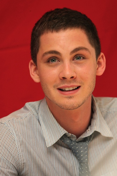 罗根·勒曼的写真-罗根·勒曼 Logan Le...