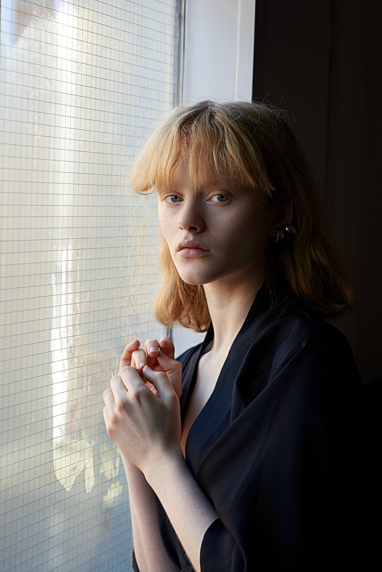 艾玛·莱尔德的写真-颓废的眼神