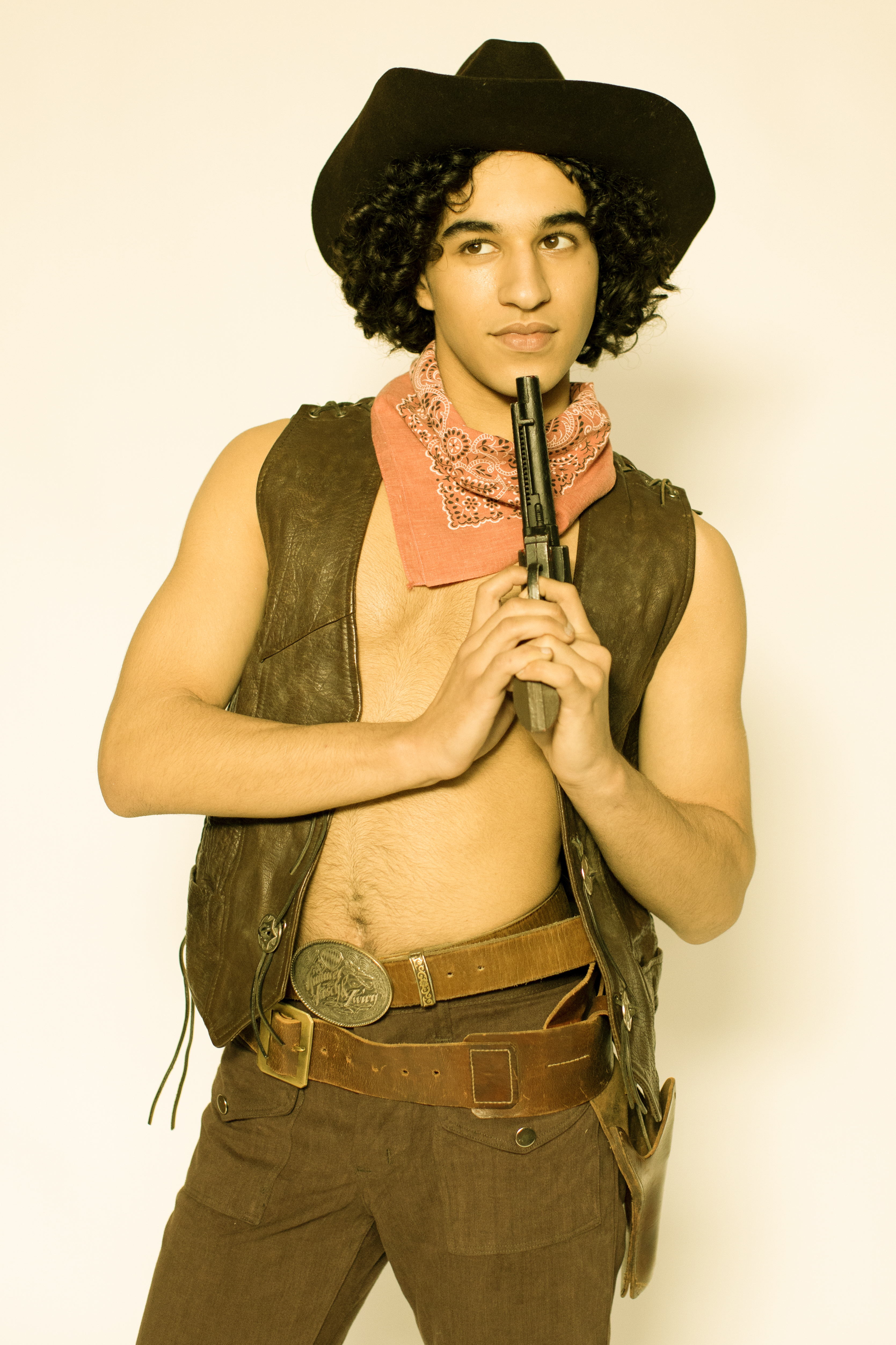 哈利勒·加尔比亚的写真