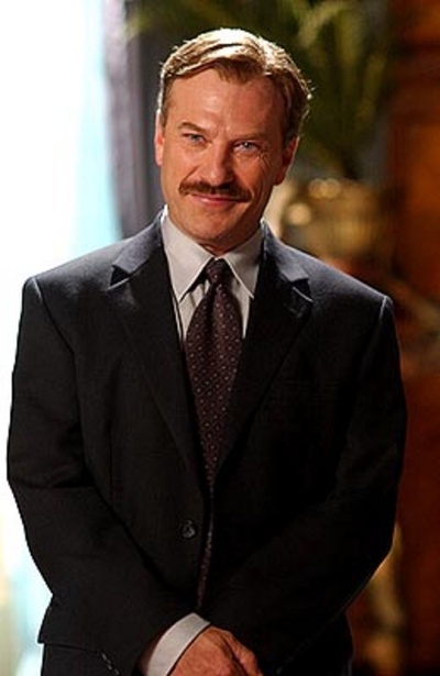 泰德·拉文的写真